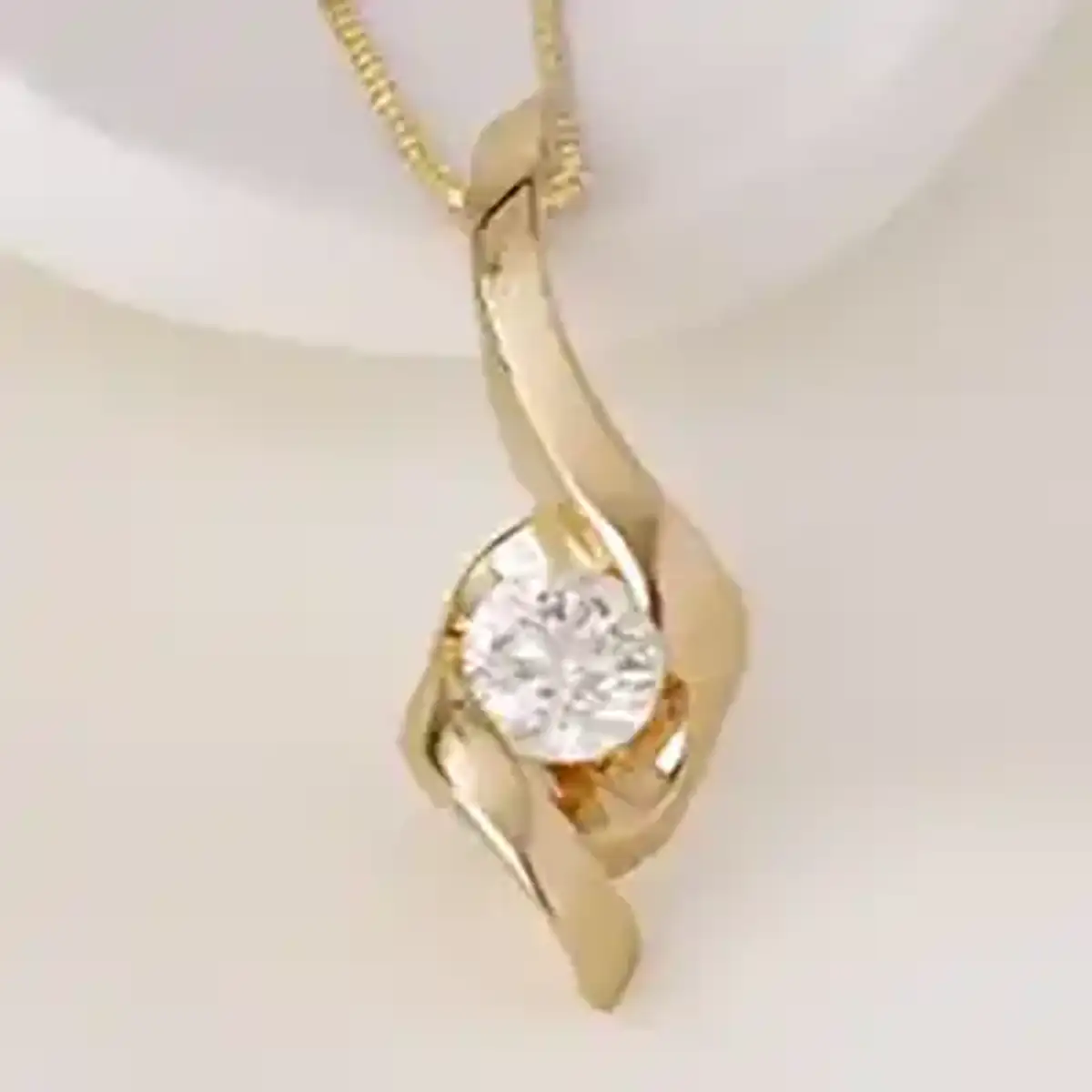 Free 14K Gold Sirena Pendant: Amazing Deal!