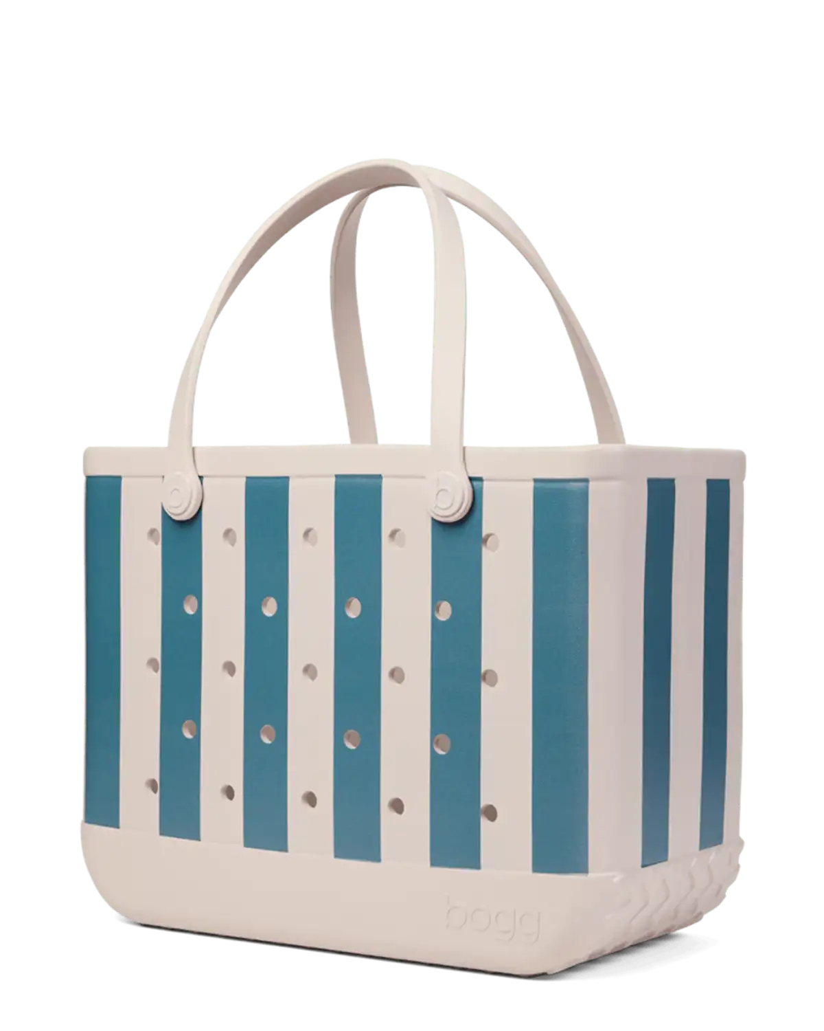 Free Beach Bag Deal: Win Cottage Book + 2 Extras!