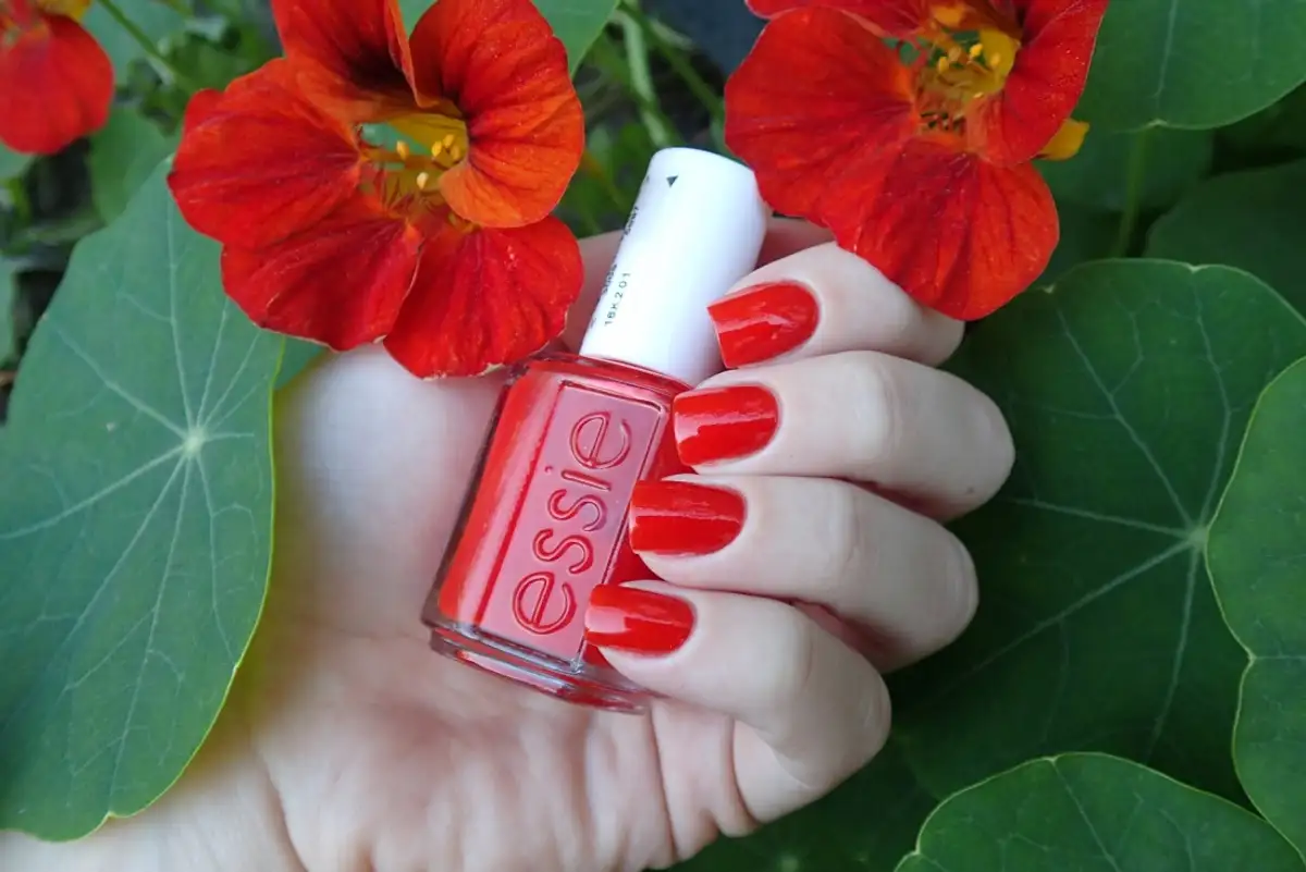 Free Essie Clambake! Win 1 of 25 Nail Polish Sets