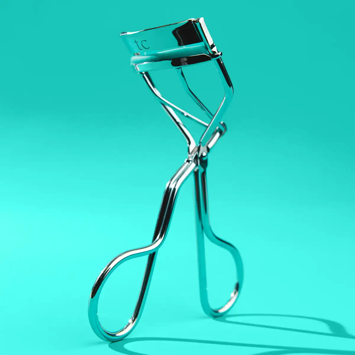 Free Eyelash Curler: Claim Your Amazing Sample Now!