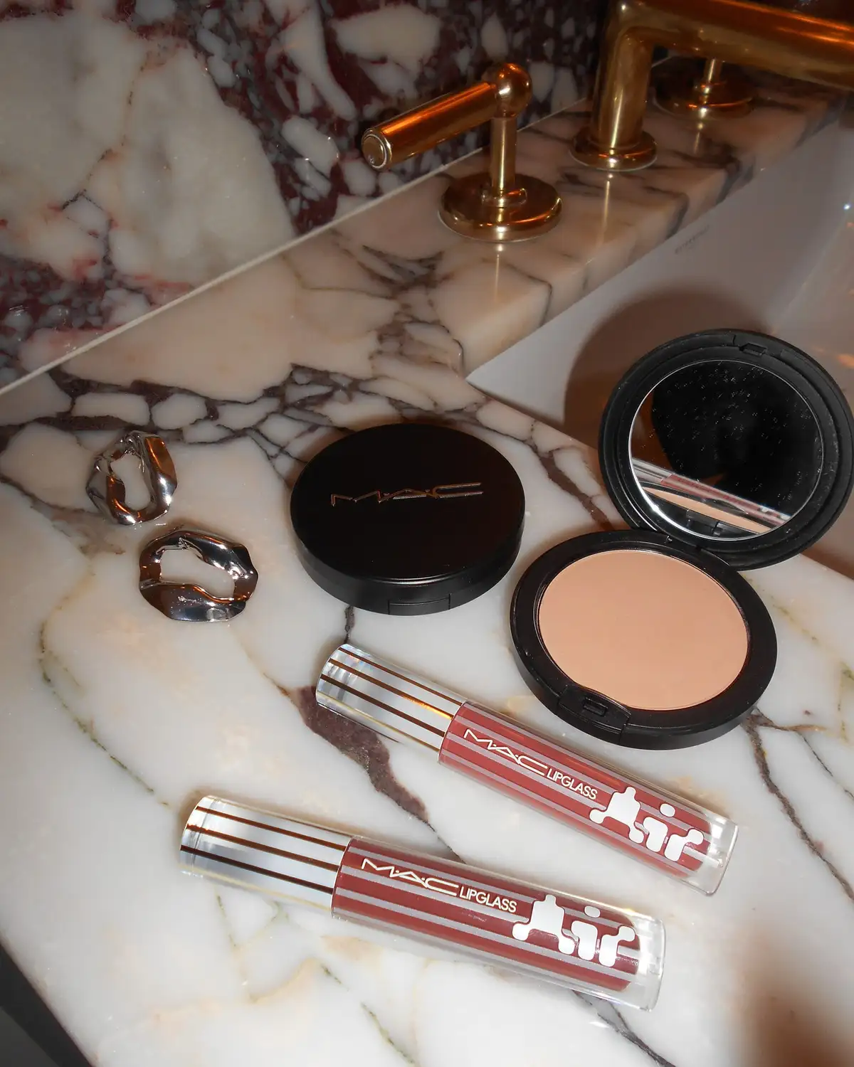 Free MAC Lipglass: Claim Your 1 Exclusive Air Collection Sample!